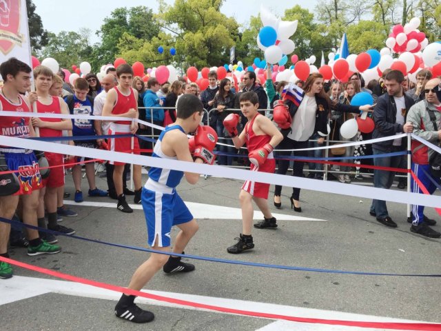 Школа Бокса на первомайском шествии 2015